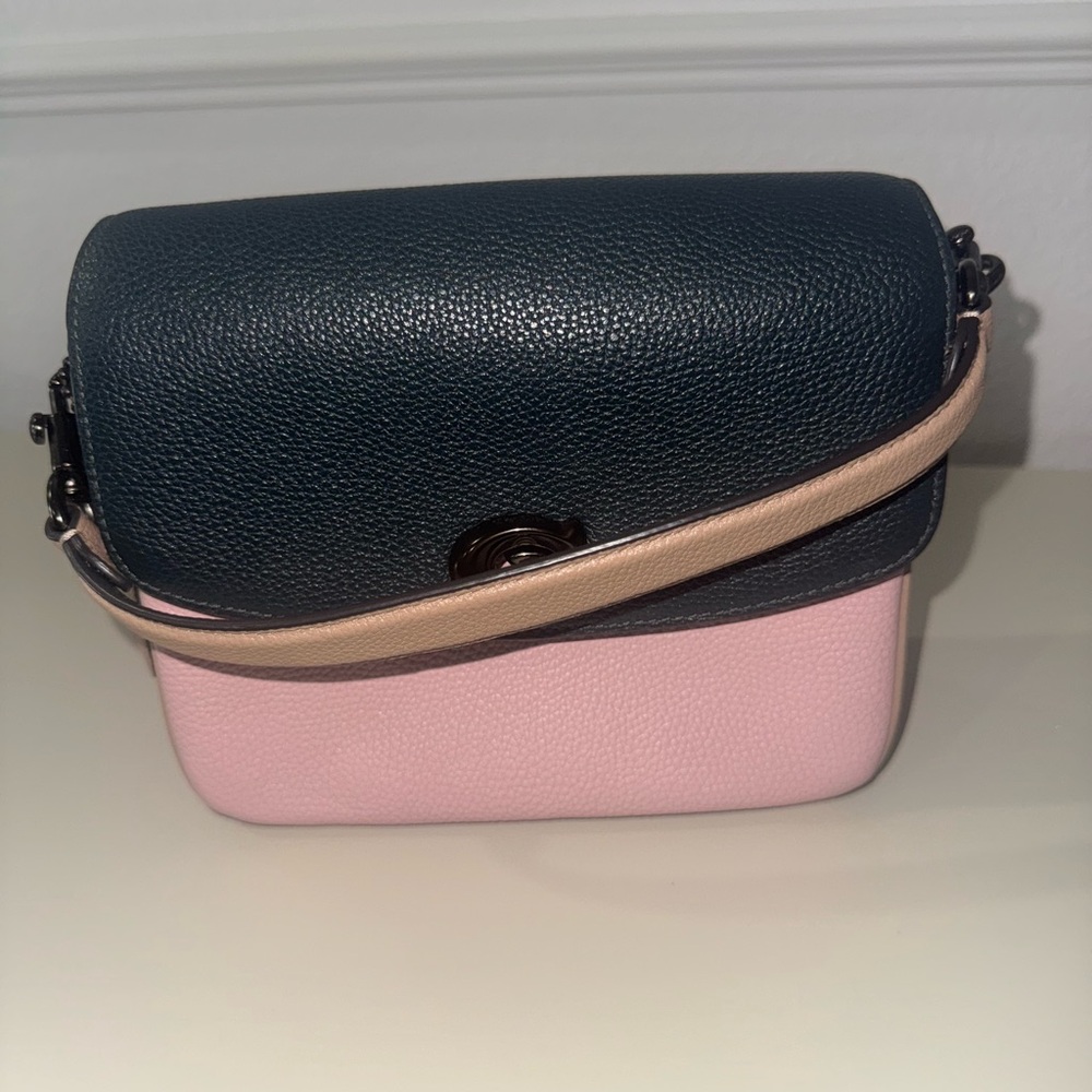 Coach Cassie Leather Crossbody Bag w/ 3 different strap options! - Picture 3 of 10
